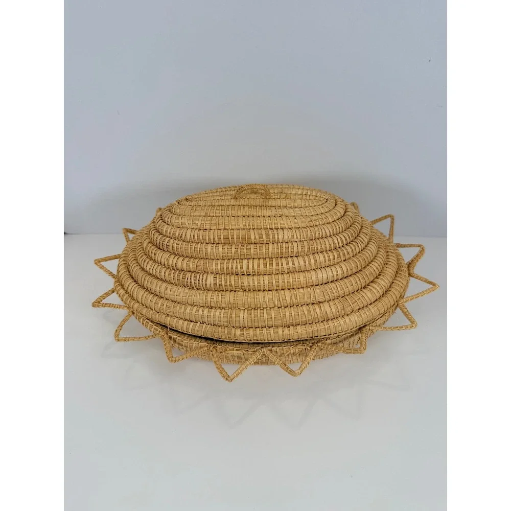 Woven Straw‎ Sunburst Serving Basket with Lid Handcrafted Bohemian Decor